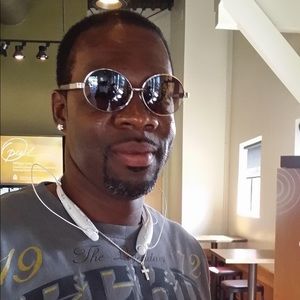 Meet your Posher, Derrick